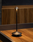 Lampe de table LED Carlyn Arrow