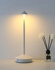Lampe de table LED Carlyn Arrow