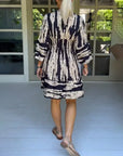 Dress with V-neck and three-quarter sleeves