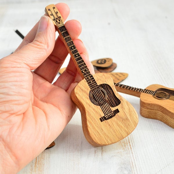 Acoustic Guitar Plectrum Box Made of Wood