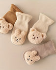 Anti-slip baby booties for newborn girls and boys with a cute bear design - Angelie