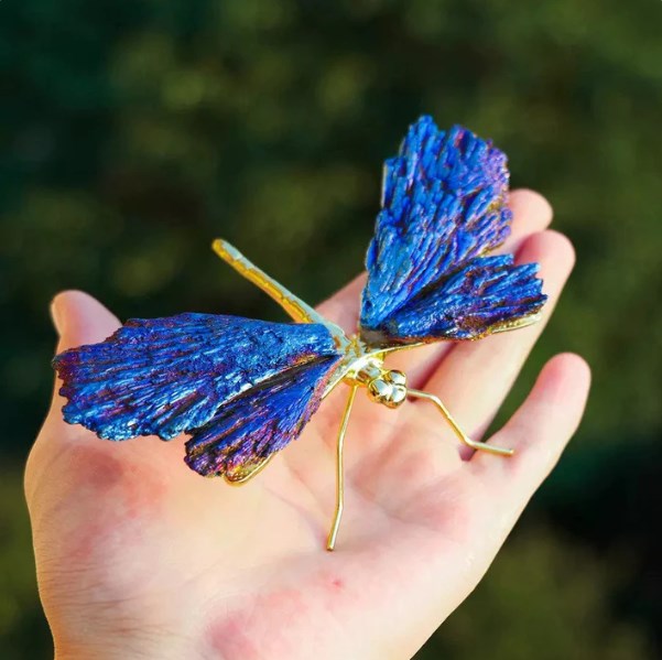AuraCrafts – Aura Tourmaline Kyanite Dragonfly