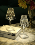 Lámpara de mesa elegante con diseño de cristal - CrystalLuxe