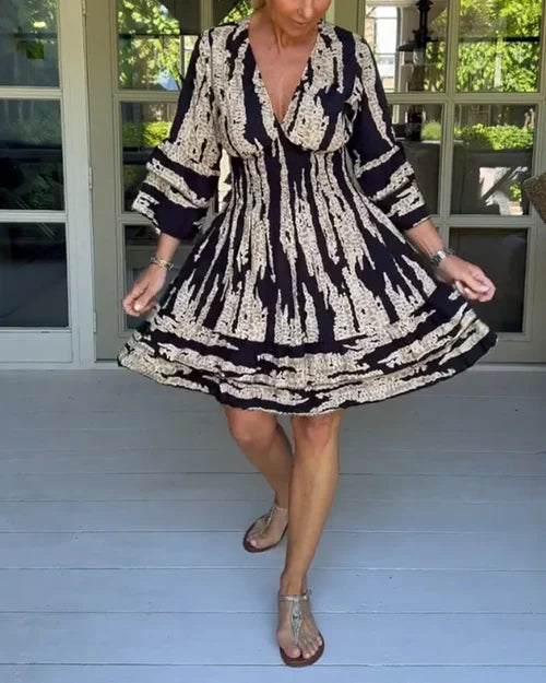 Dress with V-neck and three-quarter sleeves