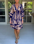 Dress with V-neck and three-quarter sleeves