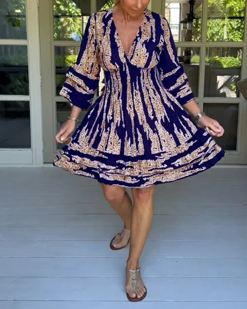 Dress with V-neck and three-quarter sleeves