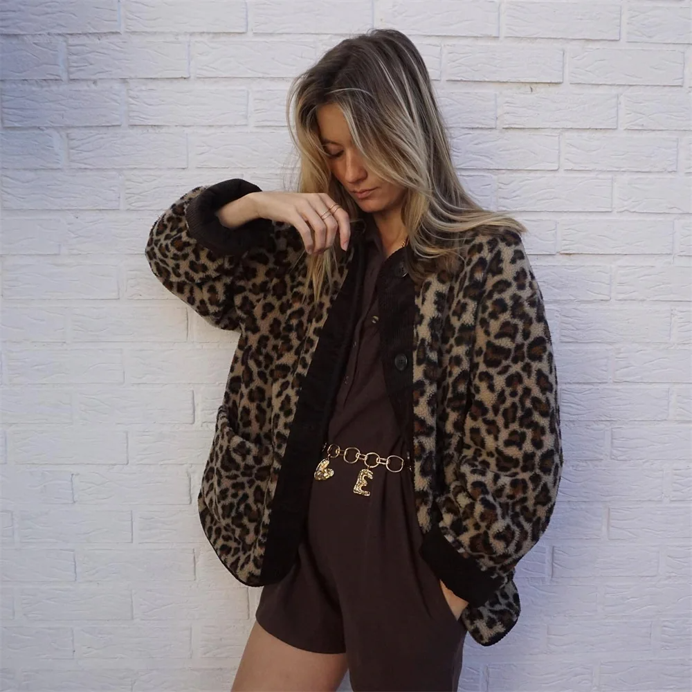 Dyosa - Stylish jacket with leopard print for women