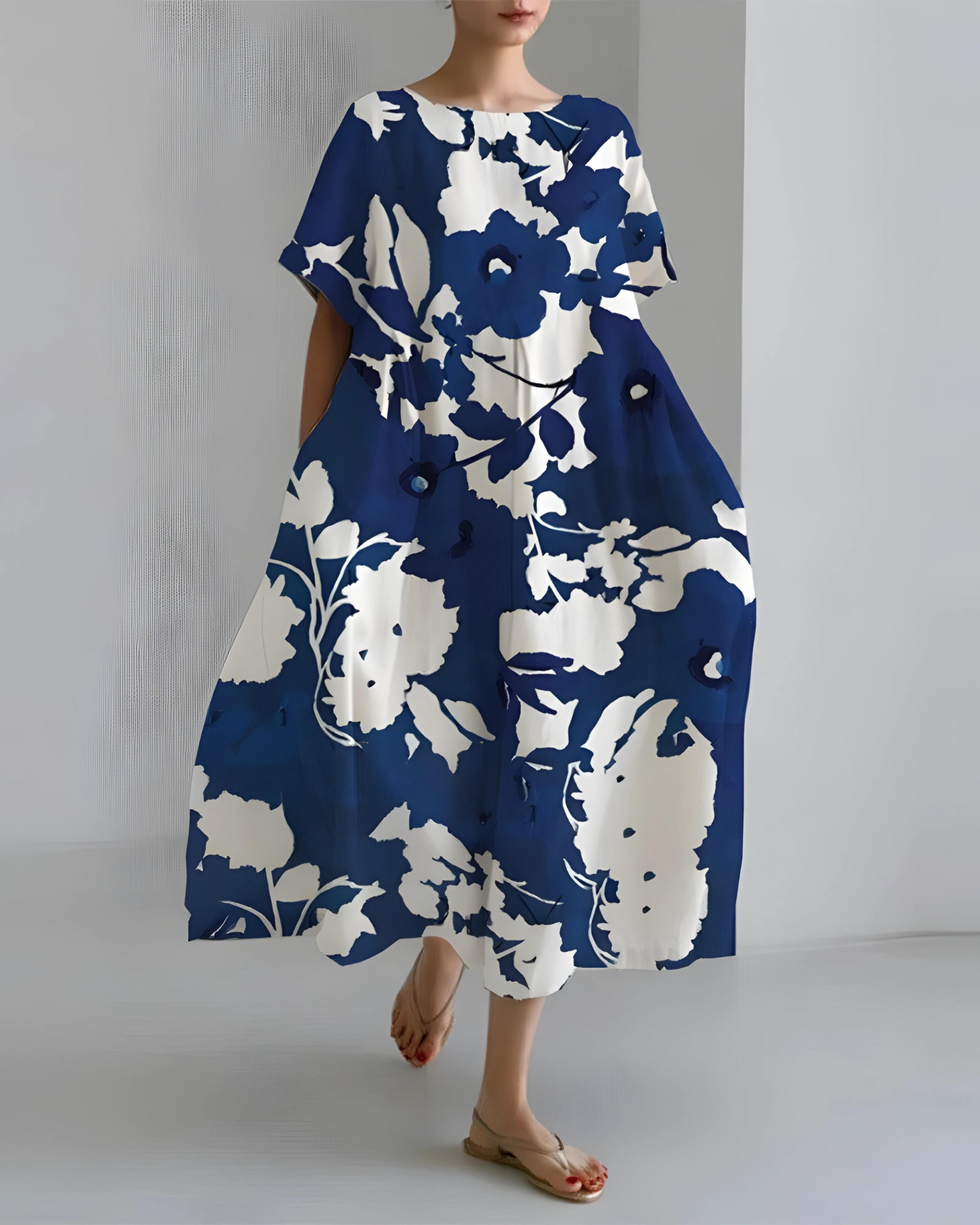 Elegant dress with round neck - Susanne