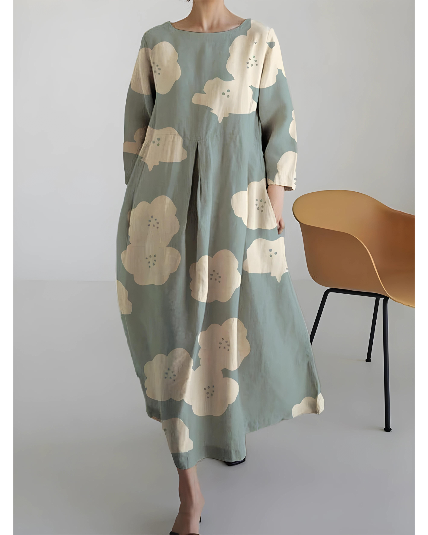 Elegant dress with round neck - Susanne