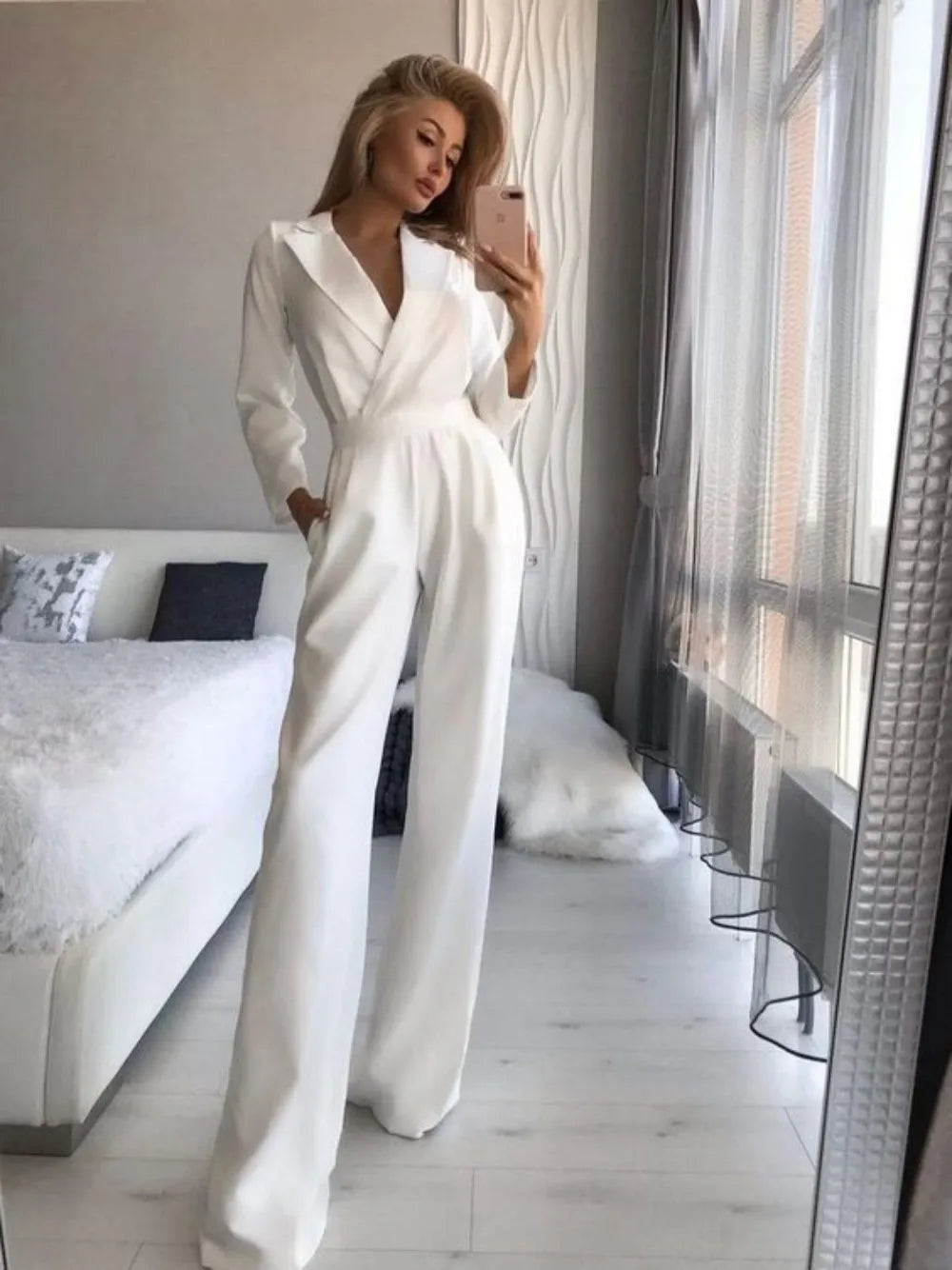 Elegant jumpsuit with long sleeves