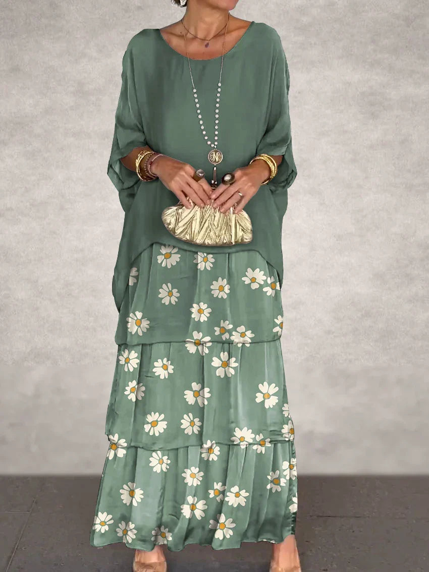 Felicie - Elegant, Loose Dress with Round Neckline and Batwing Sleeves