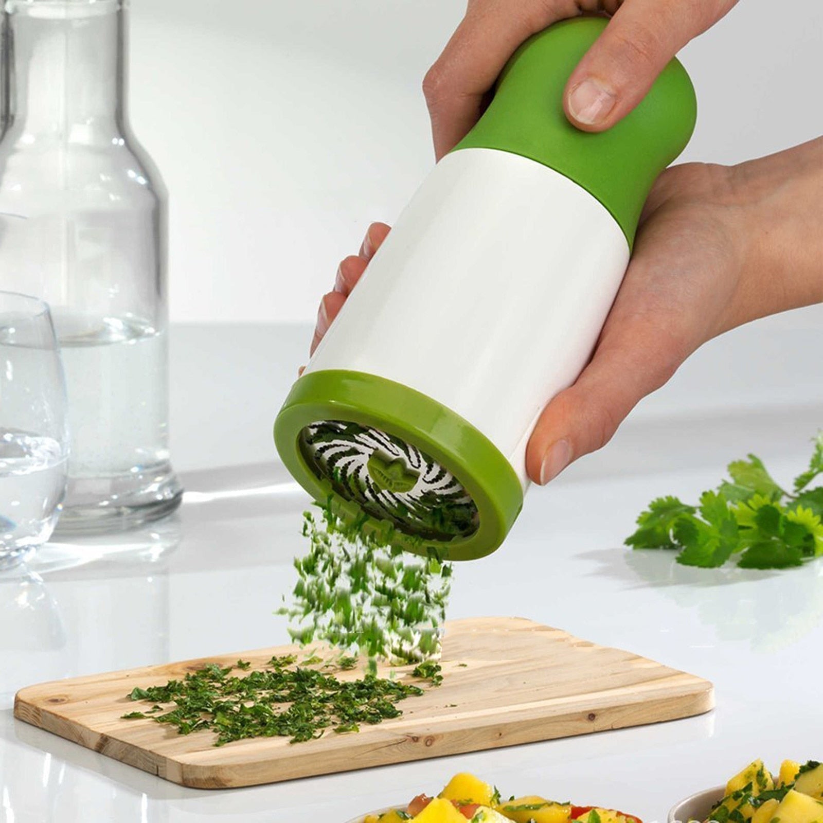Herb Grinder | Achieve perfectly ground herbs and spices every time