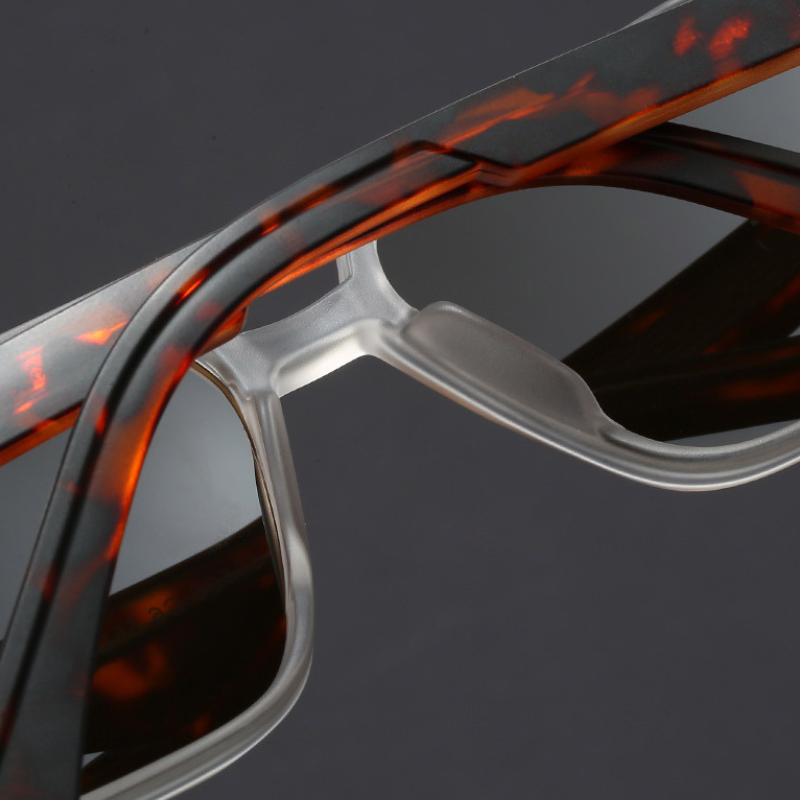 Kieran – Sunglasses with Two-Tone Frame and Square Shape