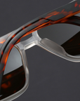 Kieran – Sunglasses with Two-Tone Frame and Square Shape