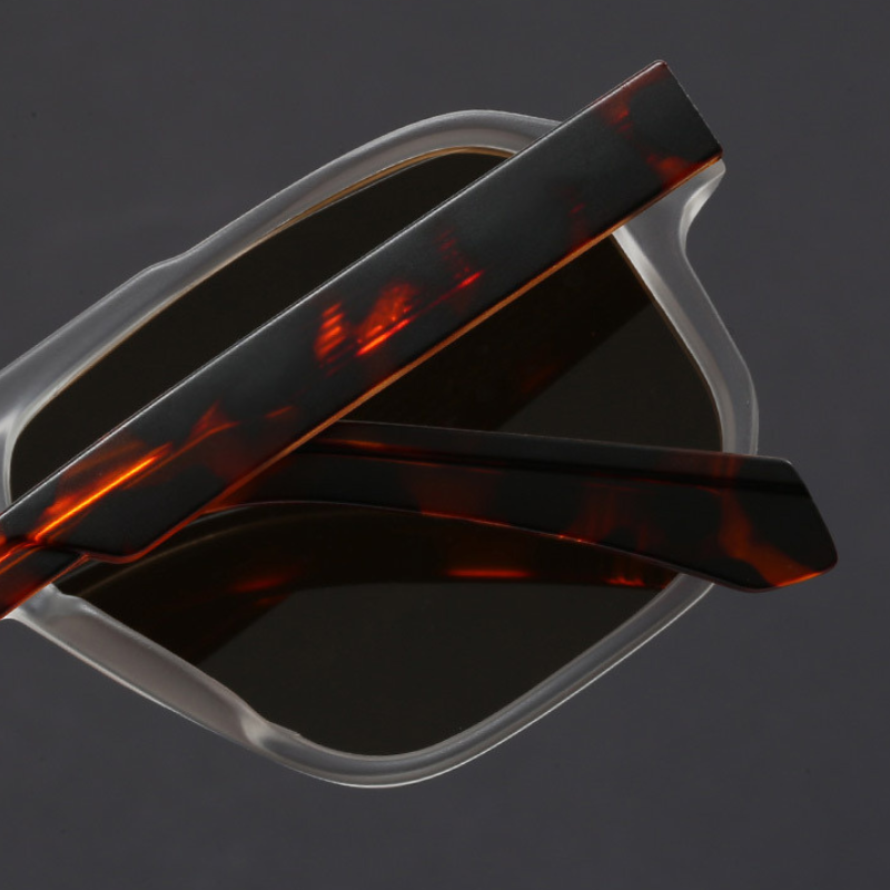 Kieran – Sunglasses with Two-Tone Frame and Square Shape