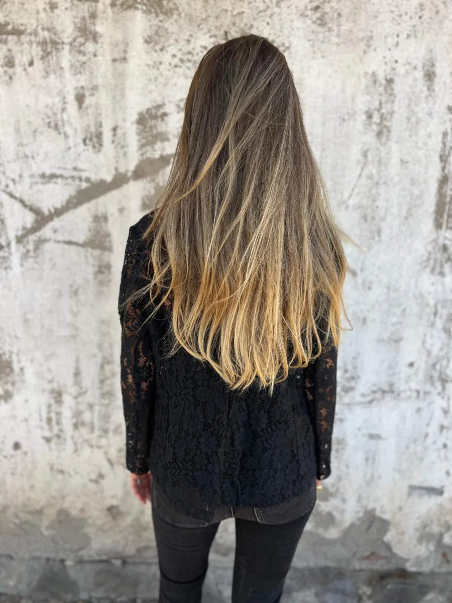 Naemi – Elegant Lace Blazer