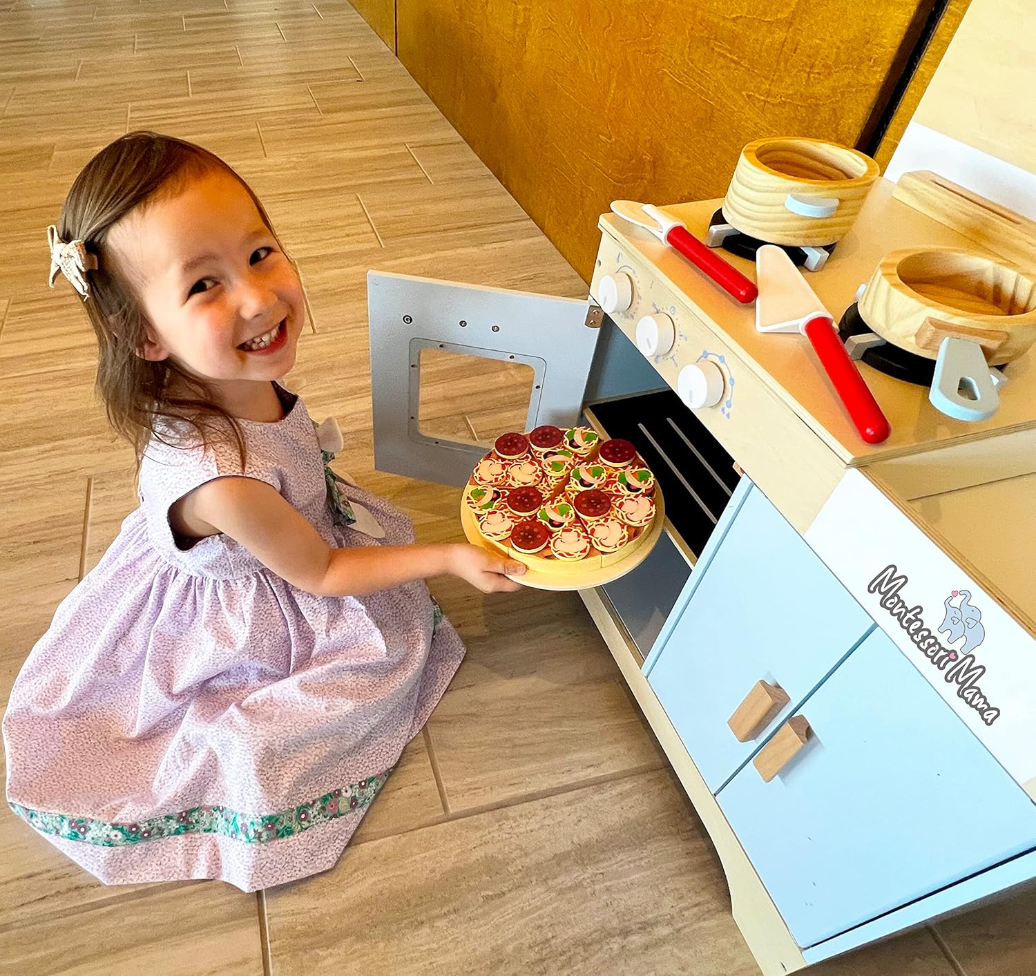 Pizza set - Promotes social interaction and imagination