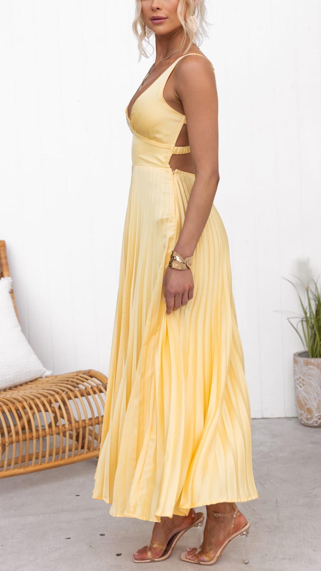 Sheree - Pleated Maxi Dress with V-Neck